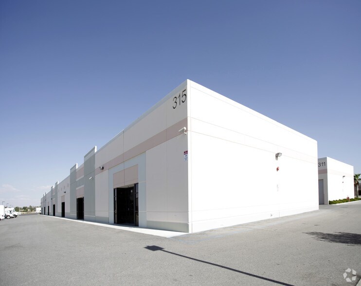 315 E Avenue K-8, Lancaster, CA for lease - Primary Photo - Image 1 of 2