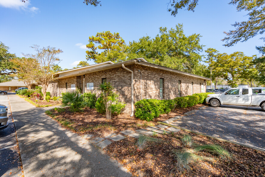 1092 Johnnie Dodds Rd, Mount Pleasant, SC à louer - Photo du bâtiment - Image 3 de 25