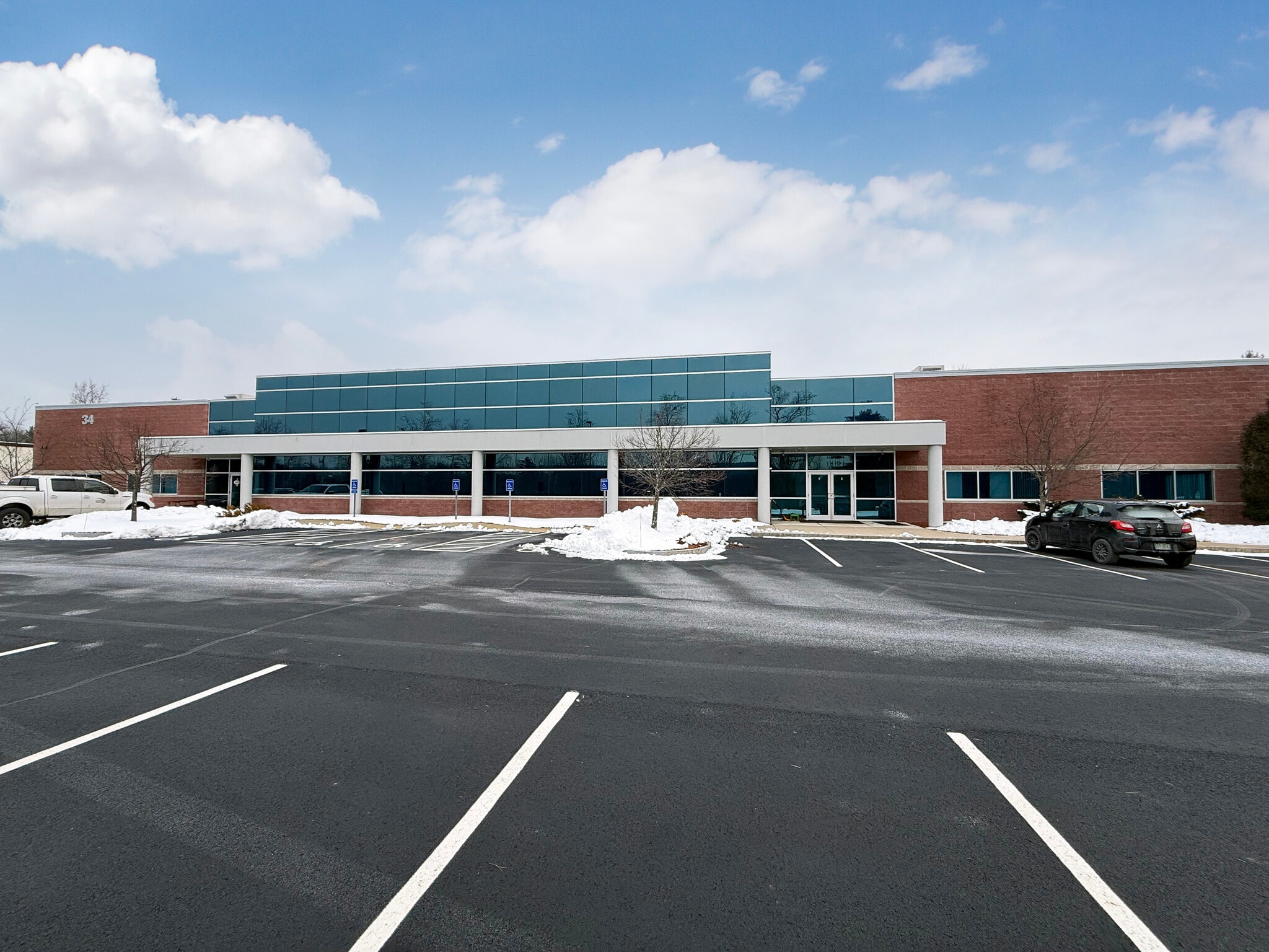 34 Locke Rd, Concord, NH for lease Primary Photo- Image 1 of 11