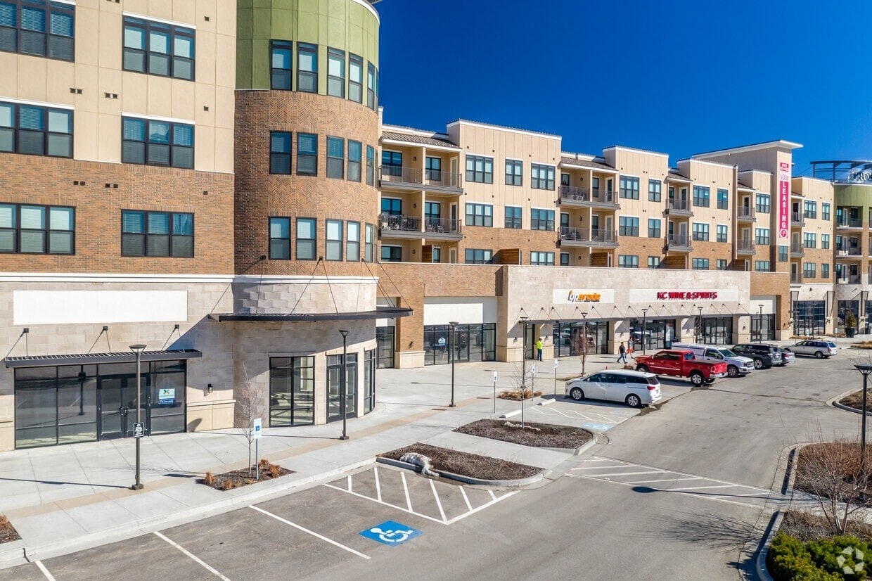 8901-9099 Metcalf Ave, Overland Park, KS for lease Primary Photo- Image 1 of 4