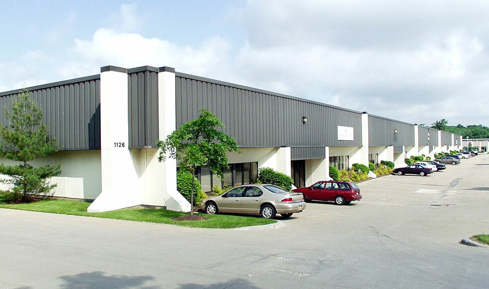 1126 Industrial Pky N, Brunswick, OH à louer - Photo du bâtiment - Image 1 de 2