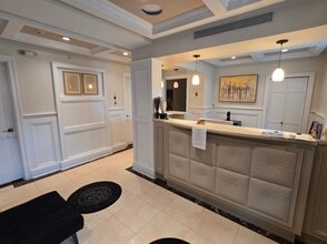 1062 Northern Blvd, Roslyn, NY for lease Interior Photo- Image 2 of 16