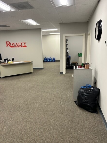 1411 Plaza West Rd, Winston-Salem, NC for lease - Interior Photo - Image 2 of 17