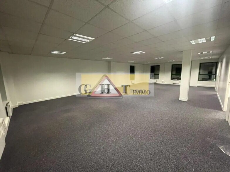 Bureau dans Viry-Châtillon à louer - Photo intérieure - Image 2 de 37