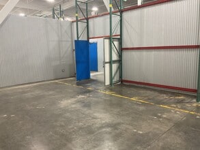 245 S Spruce Ave, South San Francisco, CA à louer Photo intérieure- Image 1 de 3