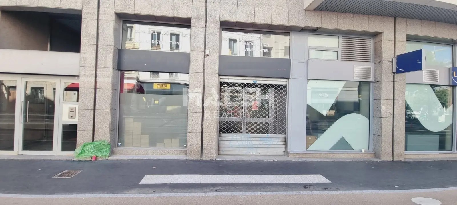 Retail in Villeurbanne for lease Building Photo- Image 1 of 10