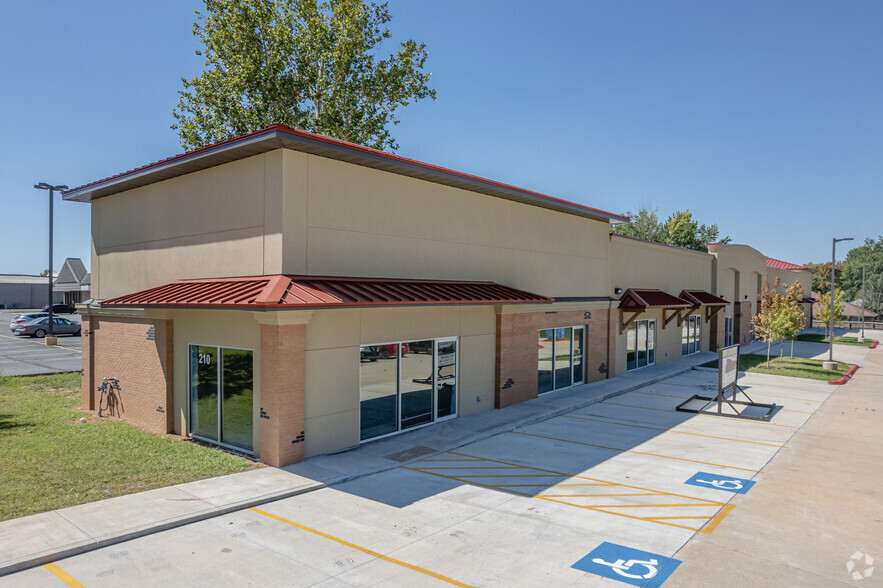 210 N Bloomington St, Lowell, AR for lease - Building Photo - Image 1 of 4