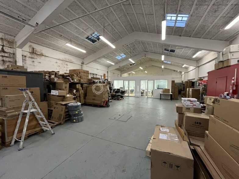 Flex in Saint-Maur-des-Fossés for lease - Interior Photo - Image 3 of 12