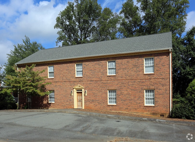 3805 Forrestgate Dr, Winston-Salem, NC for sale - Primary Photo - Image 1 of 10