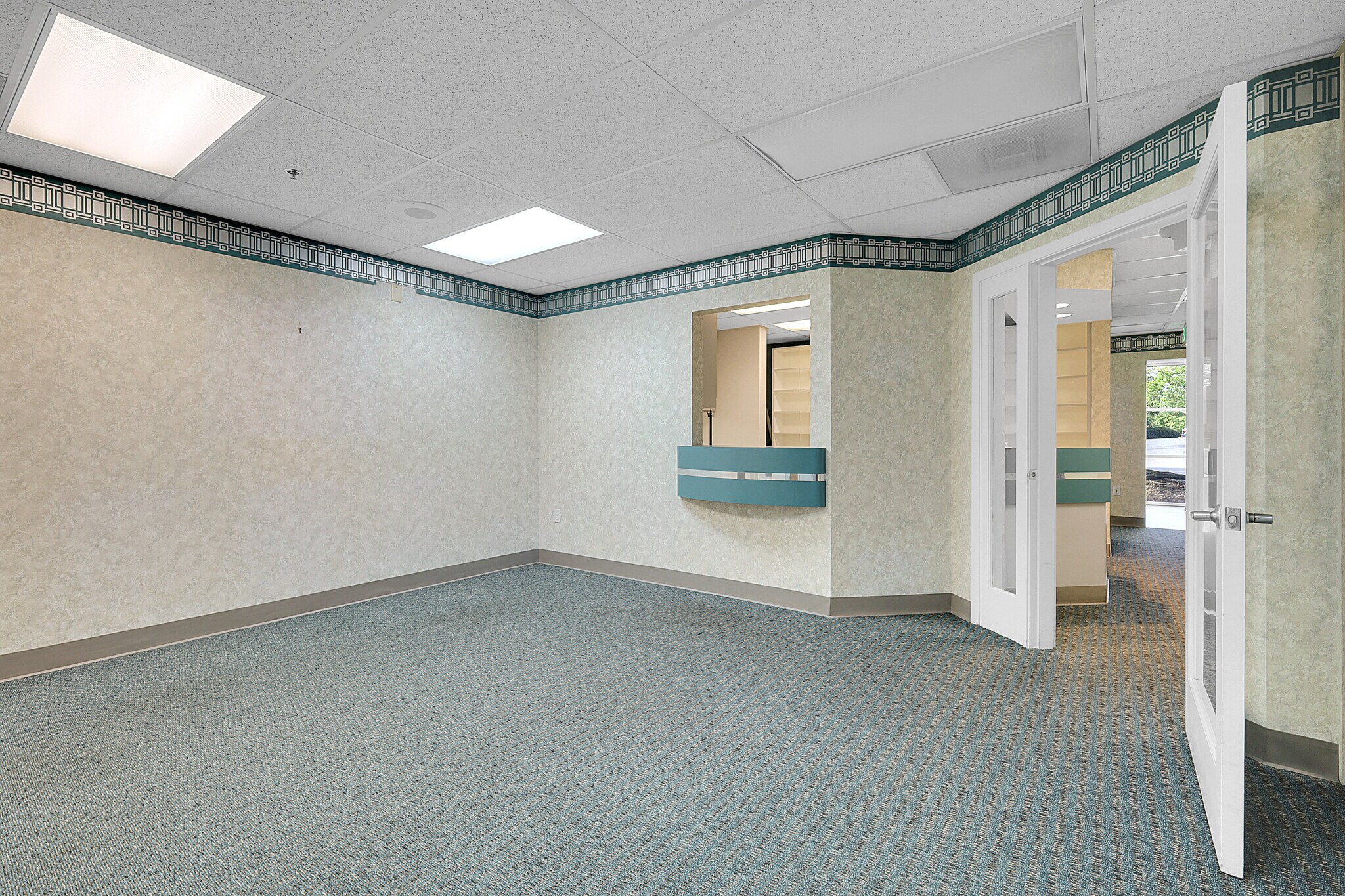 1568 Creekside Dr, Folsom, CA for lease Interior Photo- Image 1 of 2