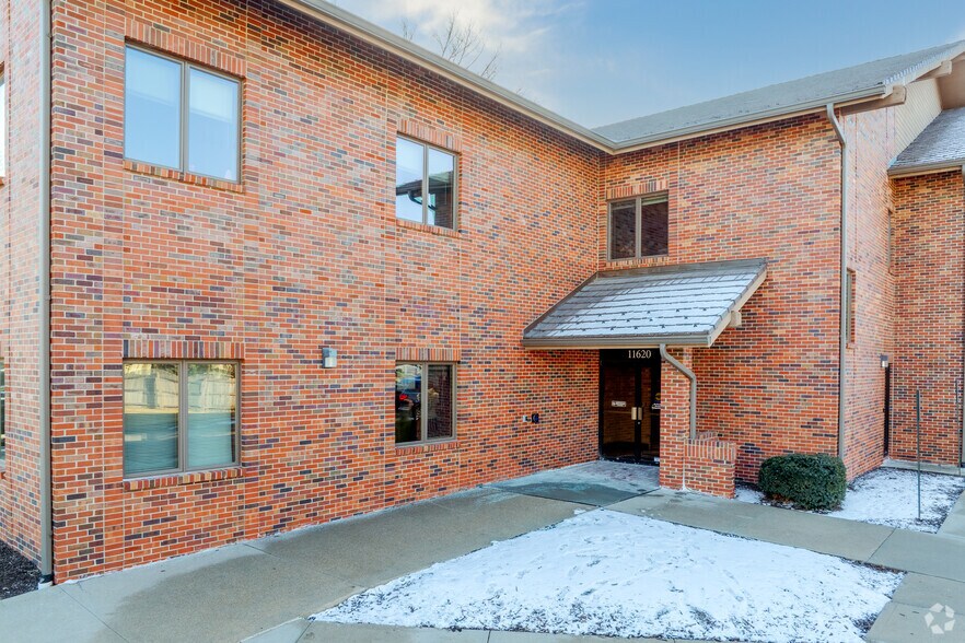 11620 Arbor St, Omaha, NE à louer - Photo du bâtiment - Image 2 de 6