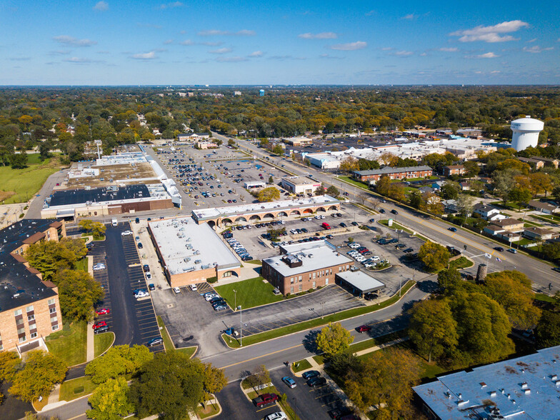 1100-1190 S Elmhurst Rd, Mount Prospect, IL for lease - Building Photo - Image 1 of 5