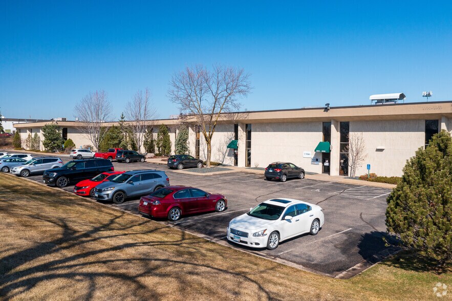 6868 Washington Ave S, Eden Prairie, MN à louer - Photo du bâtiment - Image 1 de 7