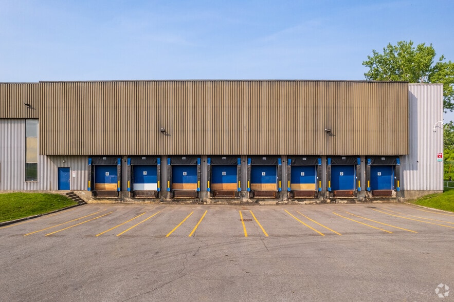 2000 Rue Halpern, Montréal, QC for lease - Building Photo - Image 3 of 26