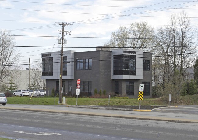 Plus de détails pour 4550 Boul de la Grande-Allée, Boisbriand, QC - Bureau à vendre