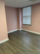 103 E State St, Mason City, IA for lease Interior Photo- Image 1 of 2