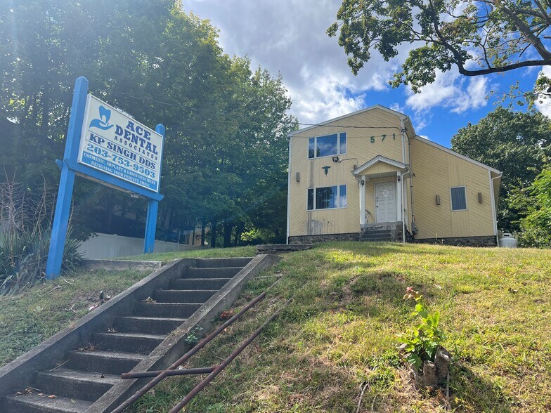 571 Wolcott St, Waterbury, CT à louer - Photo du bâtiment - Image 1 de 4