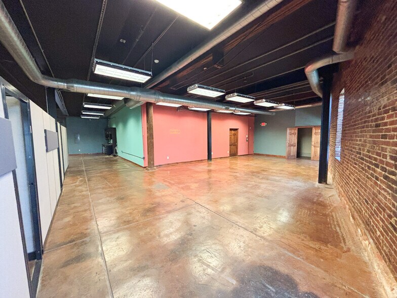 509 W Olive St, Springfield, MO à vendre - Photo du bâtiment - Image 3 de 10