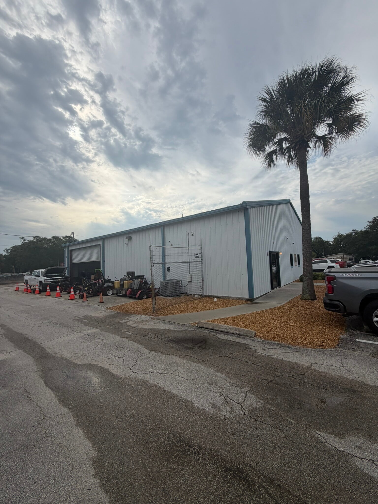 1077 Derbyshire Rd, Daytona Beach, FL for lease Interior Photo- Image 1 of 2