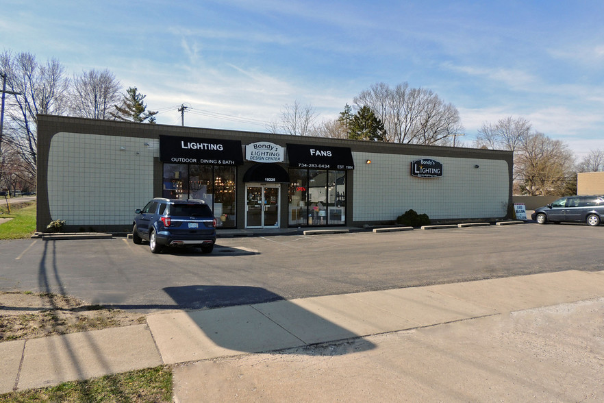 19225 Eureka Rd, Southgate, MI à vendre - Photo principale - Image 1 de 1