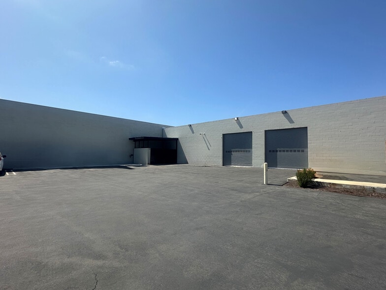1100-1102 W 135th St, Gardena, CA à vendre - Photo du bâtiment - Image 3 de 8