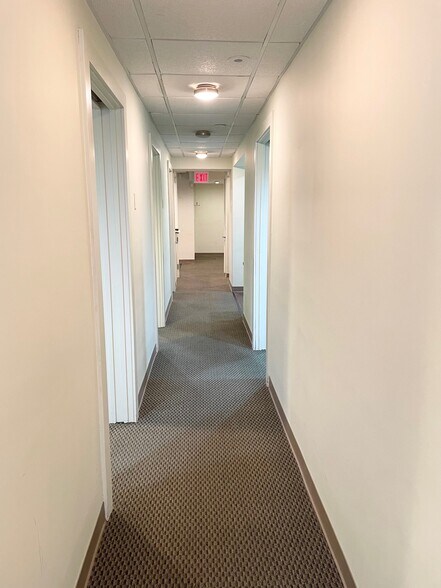 213-44 40th Ave, Bayside, NY à louer - Photo du bâtiment - Image 3 de 10