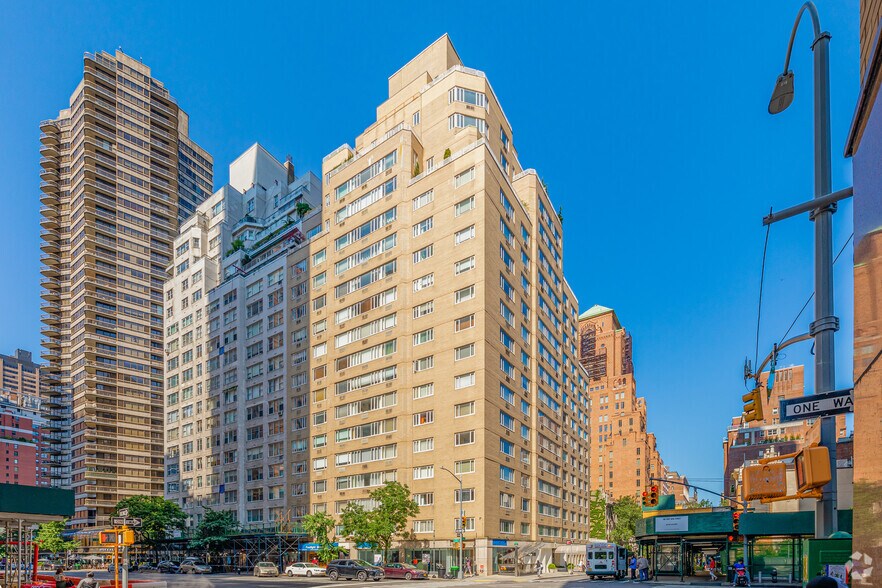 1062 3rd Ave, New York, NY à louer - Photo du bâtiment - Image 1 de 4