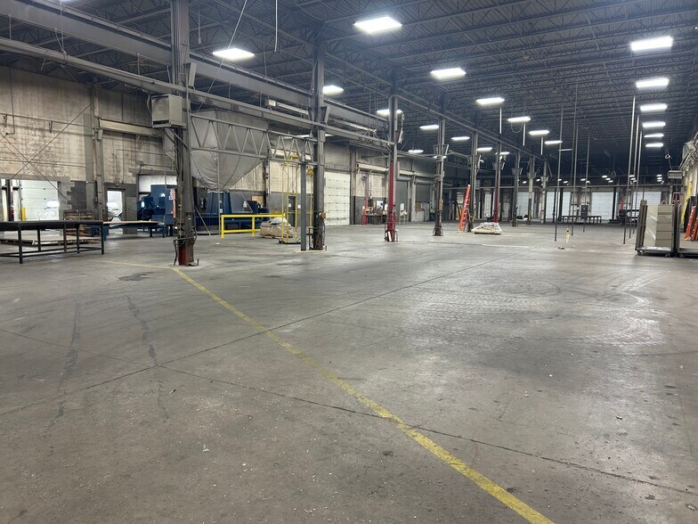 1100 D I Dr, Elkhart, IN à vendre - Photo du bâtiment - Image 3 de 15