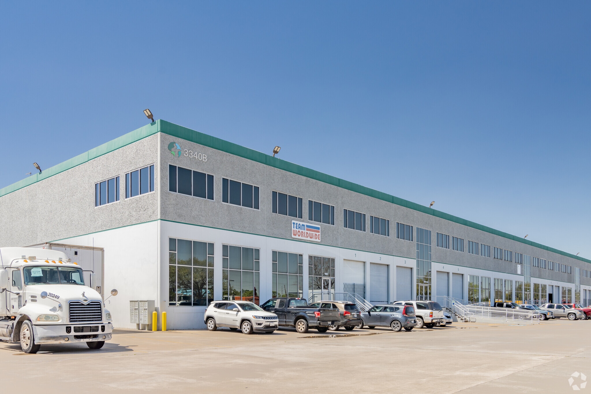 3340 Greens Rd, Houston, TX for lease Primary Photo- Image 1 of 2