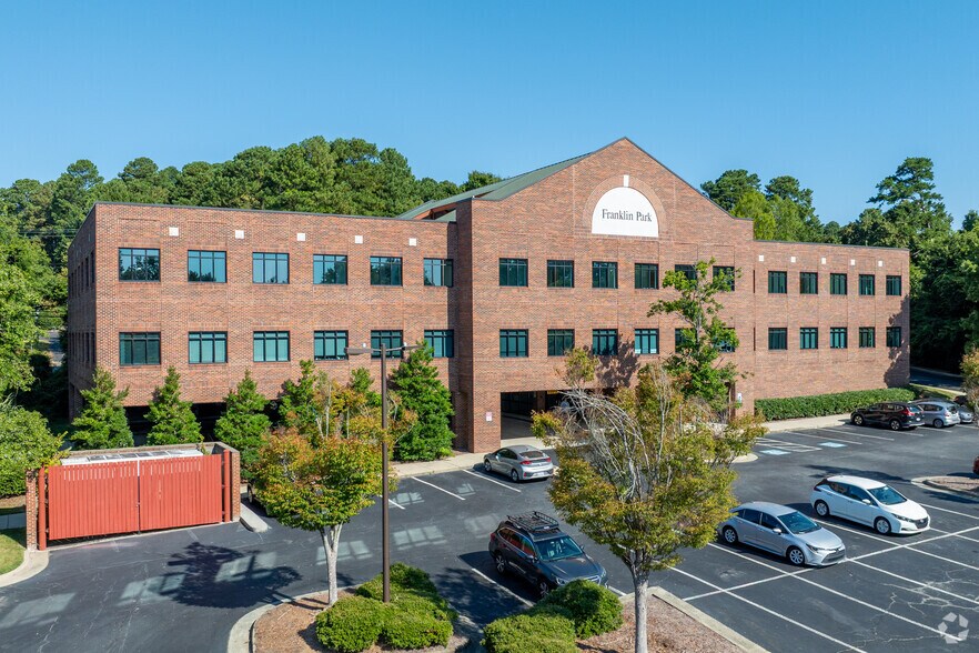 1512 E Franklin St, Chapel Hill, NC à vendre - Photo du bâtiment - Image 3 de 19