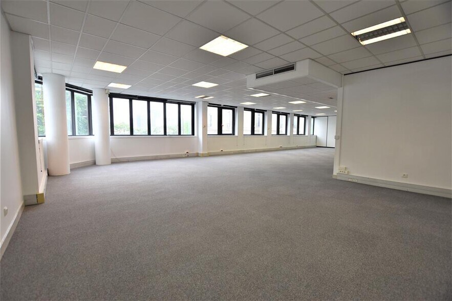 Office in Charenton-le-Pont for lease - Building Photo - Image 2 of 9