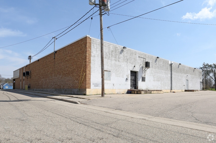 1212 Shirland Ave, South Beloit, IL for lease - Building Photo - Image 3 of 4