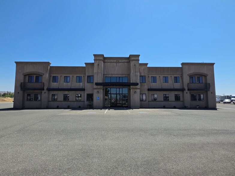 13290 Contractors Dr, Chico, CA à louer - Photo du bâtiment - Image 1 de 25