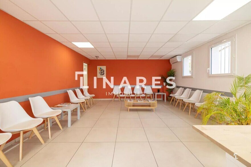 Office/Medical in Marignane for lease - Interior Photo - Image 3 of 9