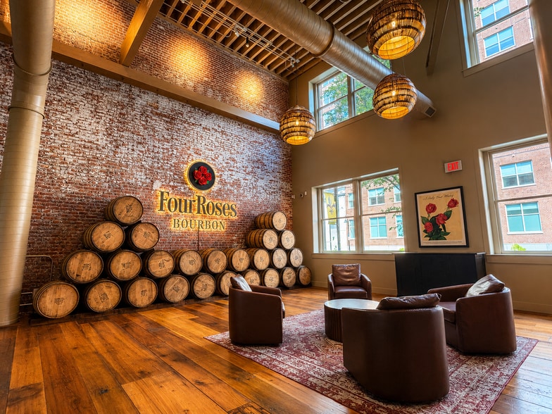 118-122 E Main St, Louisville, KY for lease - Lobby - Image 3 of 19