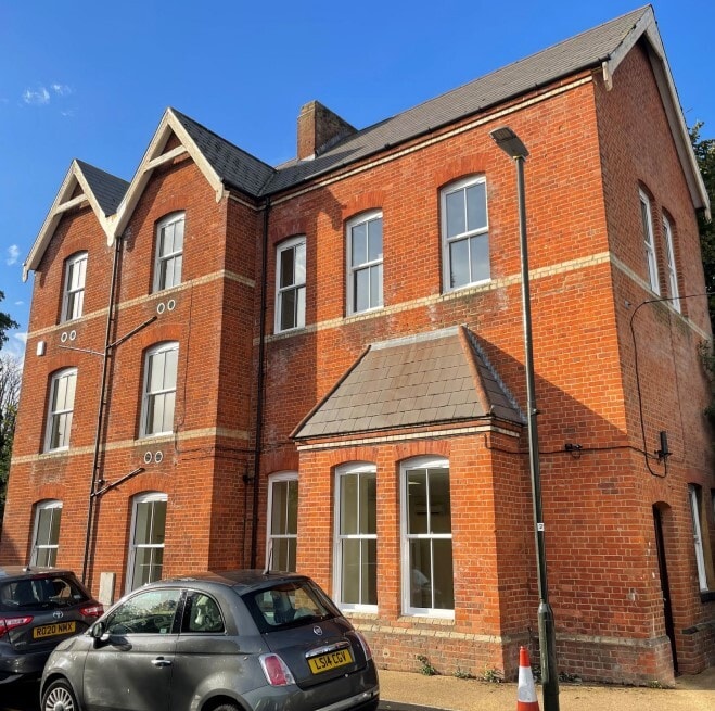 Grand Dr, Raynes Park for lease Building Photo- Image 1 of 2