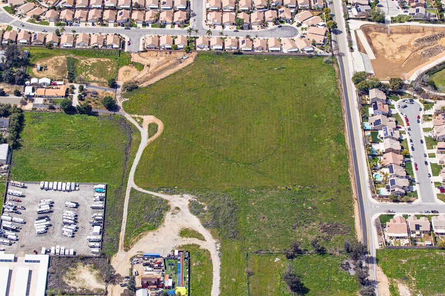 Esther Ln, Menifee, CA à vendre - Aérien - Image 3 de 6