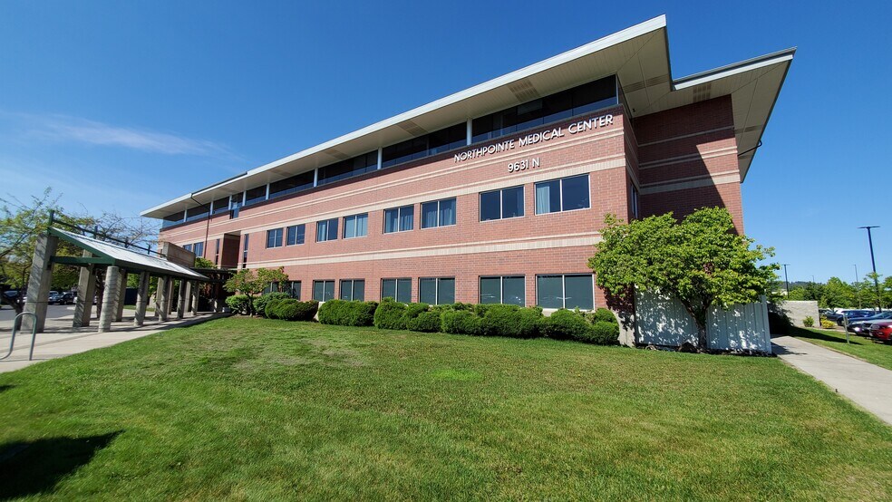 9631 N Nevada St, Spokane, WA à louer - Photo du bâtiment - Image 1 de 3