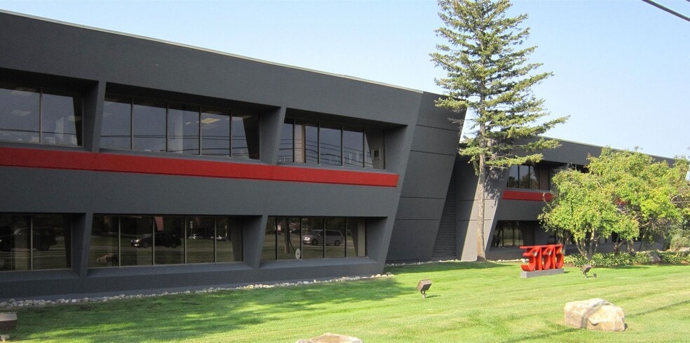 31313 Northwestern Hwy, Farmington Hills, MI for lease - Building Photo - Image 2 of 2