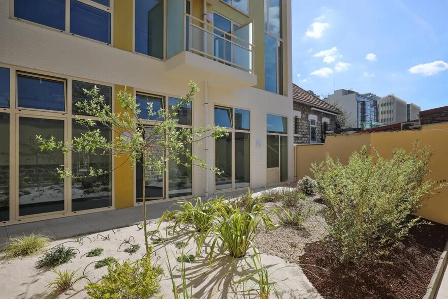 77 Rue Jean Bleuzen, Vanves à vendre - Photo du bâtiment - Image 2 de 16