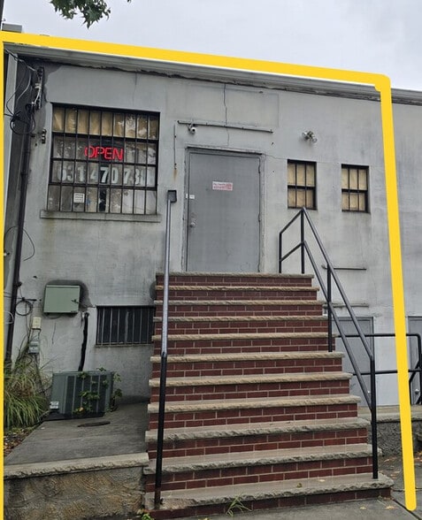 702-704 Walt Whitman Rd, Melville, NY for lease - Building Photo - Image 2 of 4