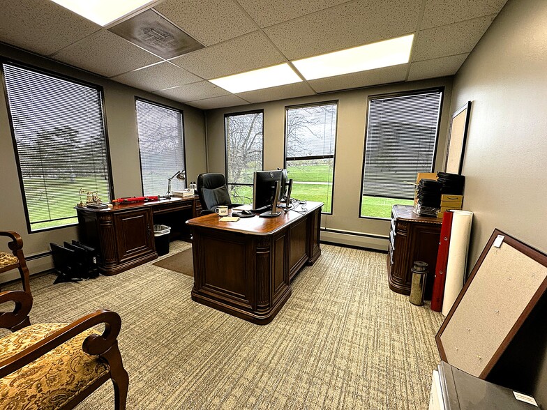 2 Inverness Dr E, Englewood, CO for sale - Interior Photo - Image 3 of 11