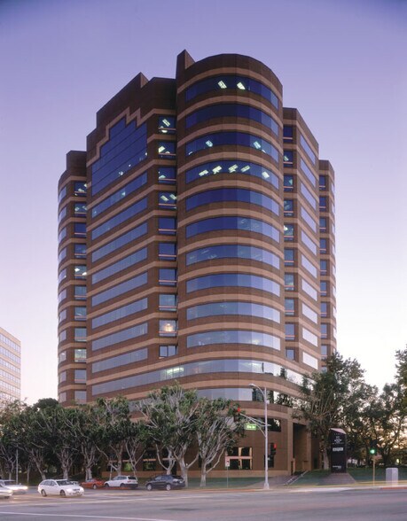 3500 W Olive Ave, Burbank, CA à louer - Photo du bâtiment - Image 1 de 1