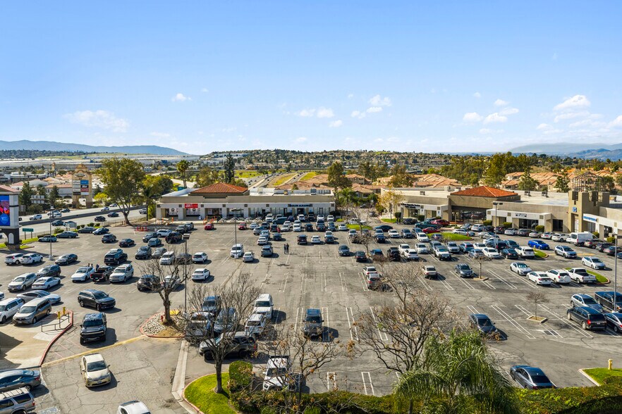 12125 Day St, Moreno Valley, CA à louer - Photo du bâtiment - Image 3 de 9