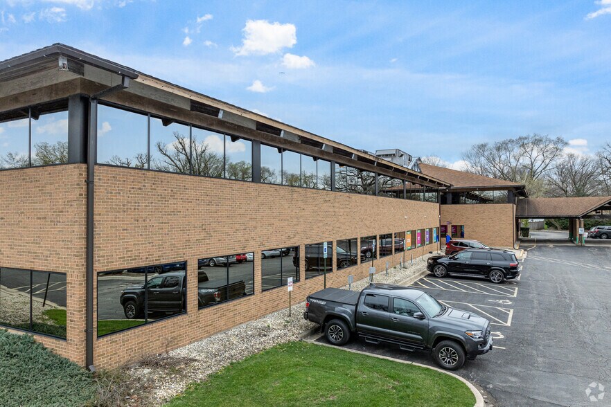 1112 S Washington St, Naperville, IL à louer - Photo du bâtiment - Image 1 de 6