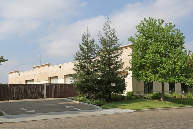 Plus de détails pour 4741 W Jennifer Ave, Fresno, CA - Industriel à louer