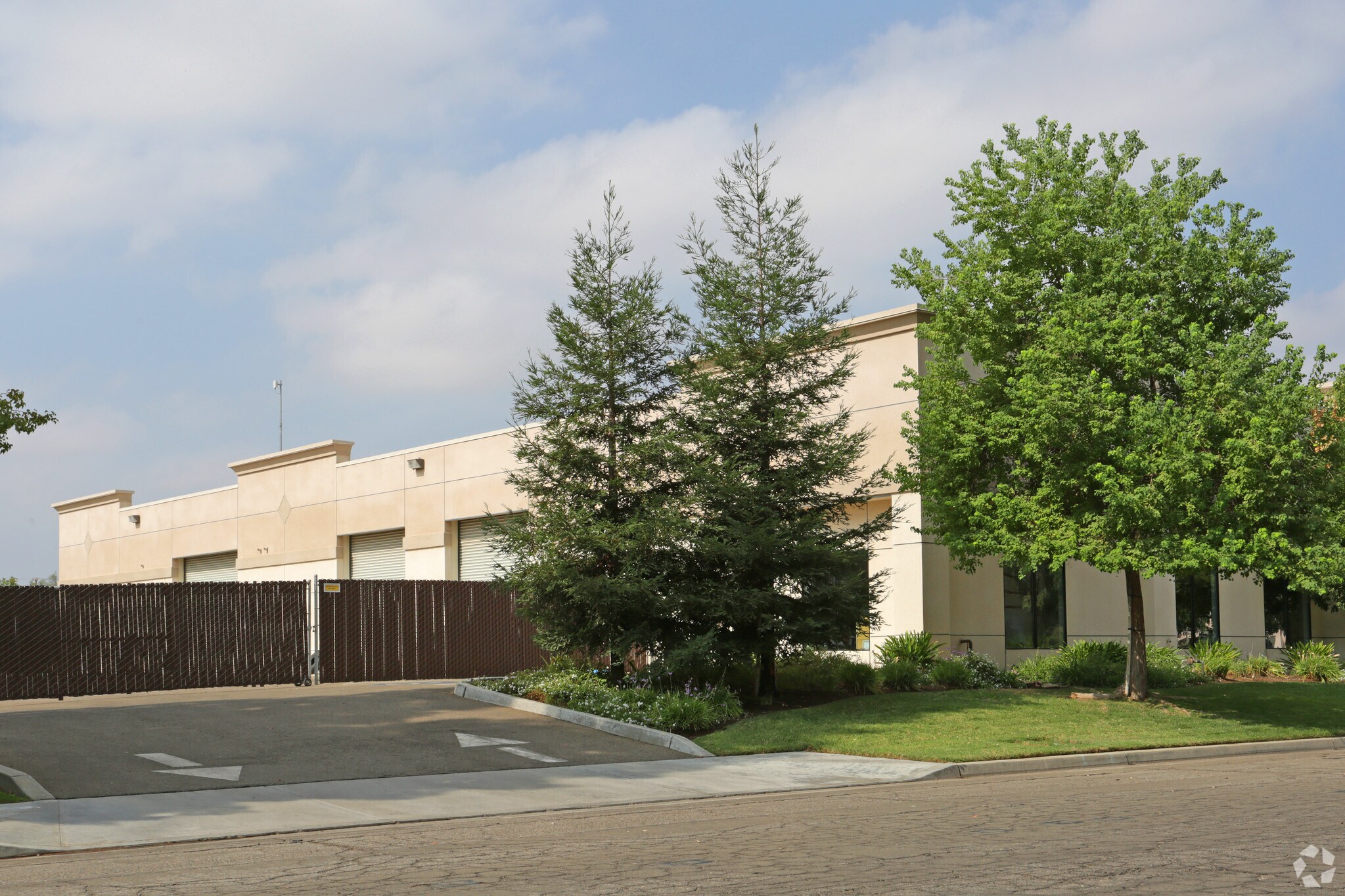 4741 W Jennifer Ave, Fresno, CA à louer Photo du bâtiment- Image 1 de 6
