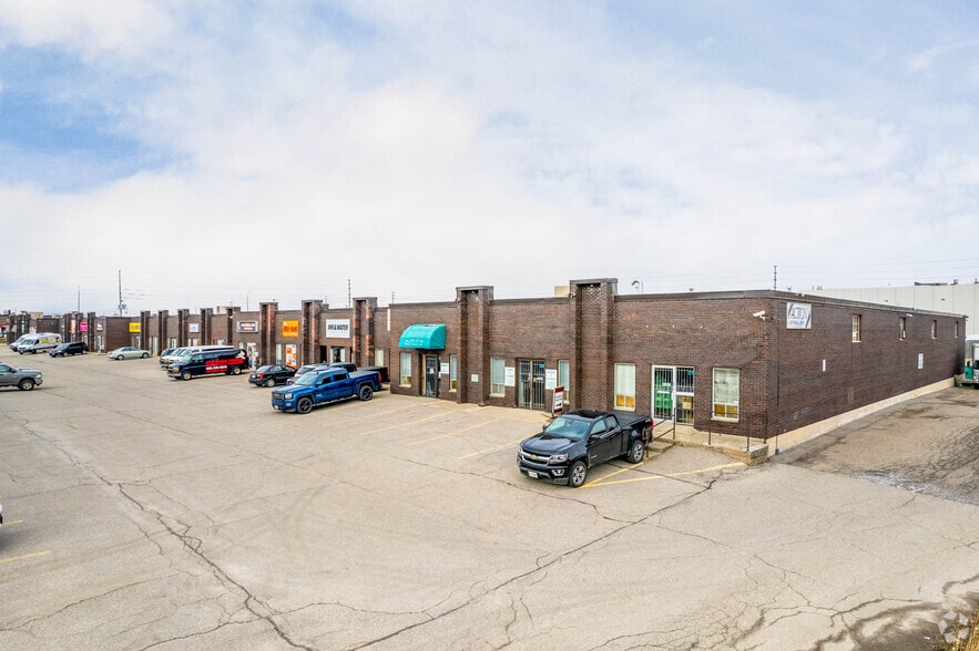 3663 Mavis Rd, Mississauga, ON à louer - Photo du bâtiment - Image 3 de 4