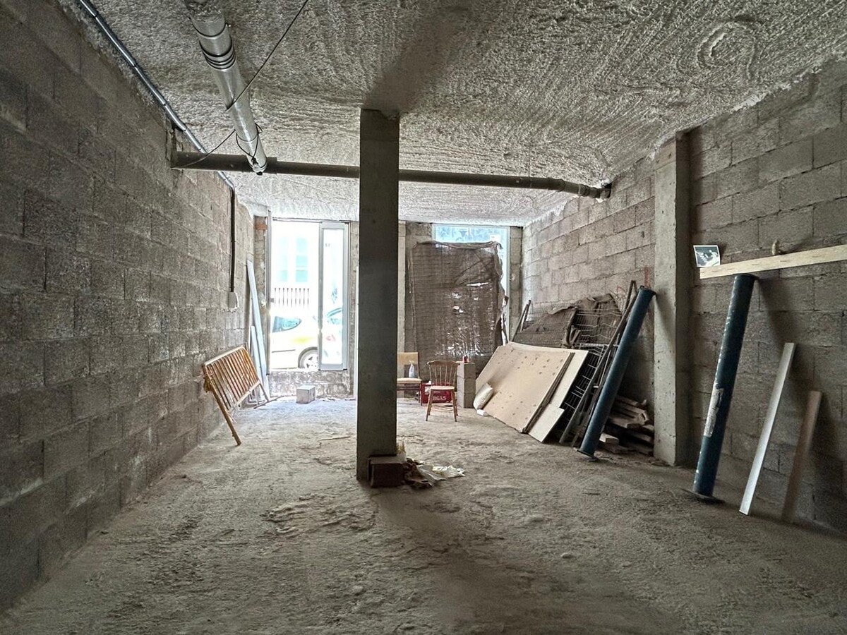 Las Palmas de Gran Canaria, LP 35002 - - - Interior Photo - Image 1 of 7