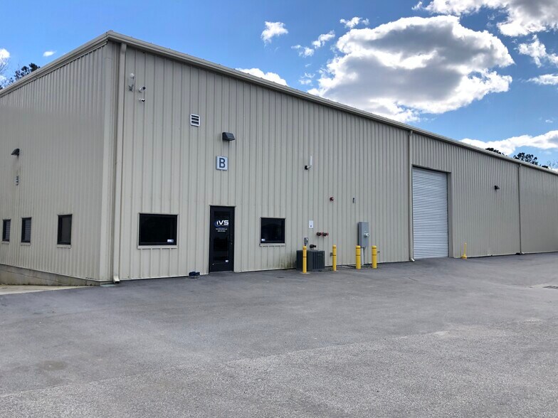 3241 Benchmark Dr, Ladson, SC à vendre - Photo du bâtiment - Image 2 de 2